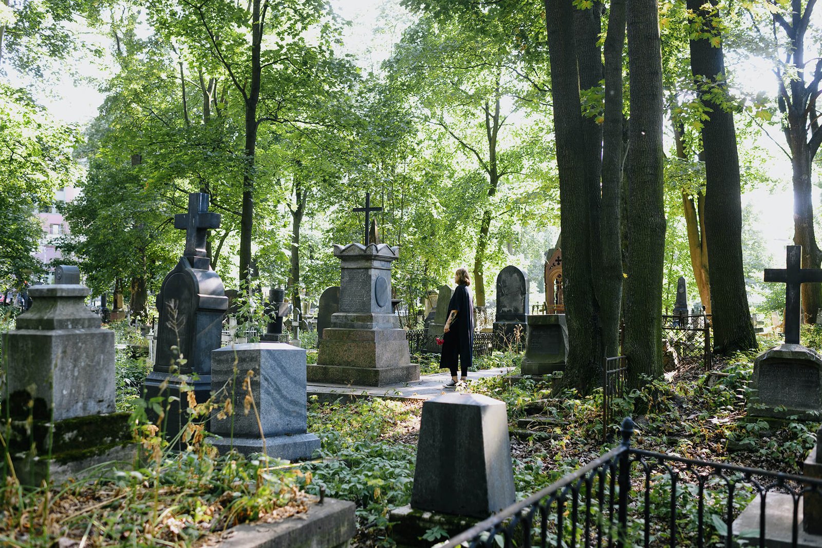 What is an eco-friendly woodland burial?