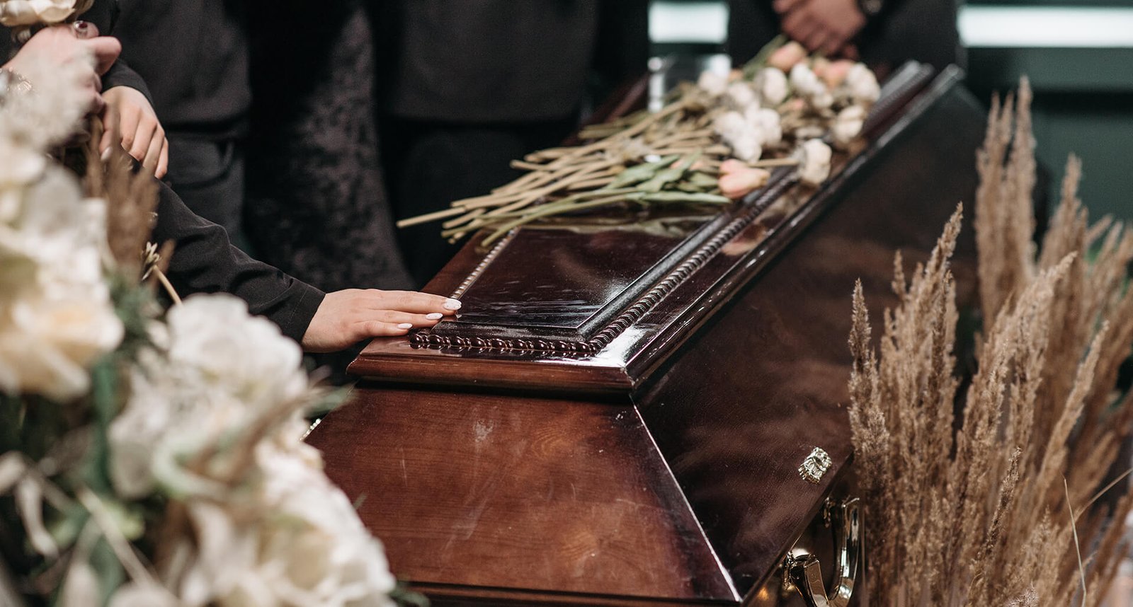 What’s the difference between a headstone and a monument?
