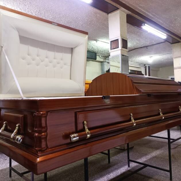 The Executive Mahogany Full-Couch Casket