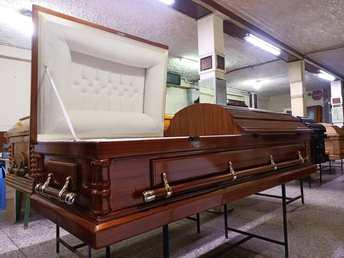 The Executive Mahogany Full-Couch Casket